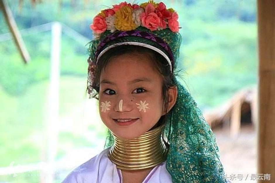 缅甸大其力长颈族女孩