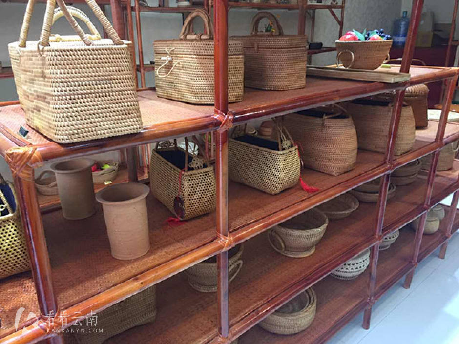 藤编成品架