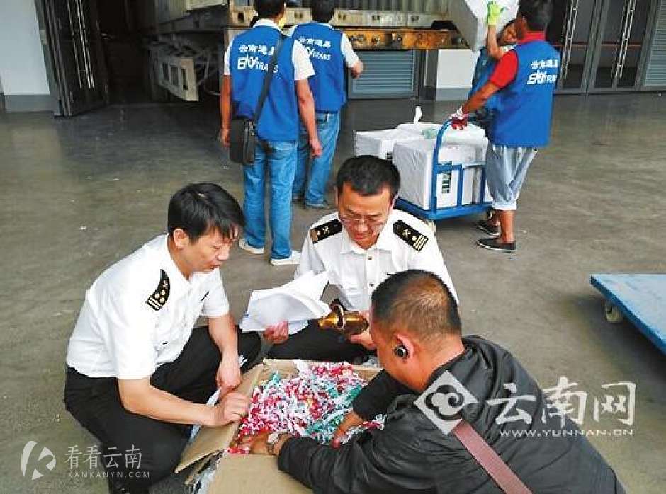 商洽会首批参展商品运抵昆明