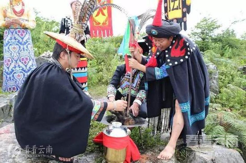 民族村火把节表演