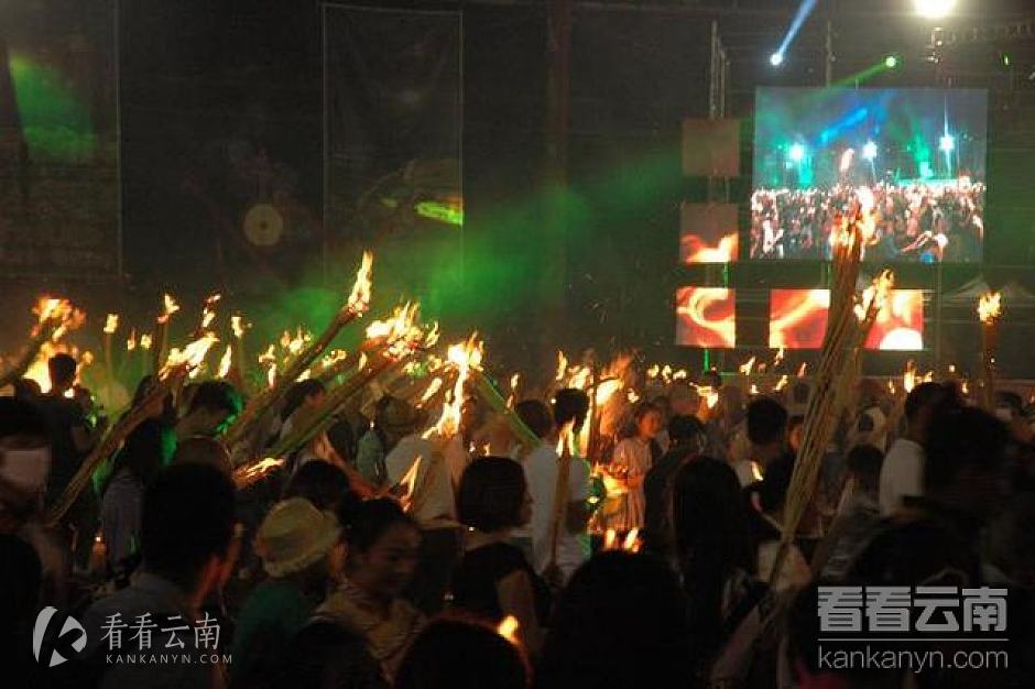 民族村火把节表演