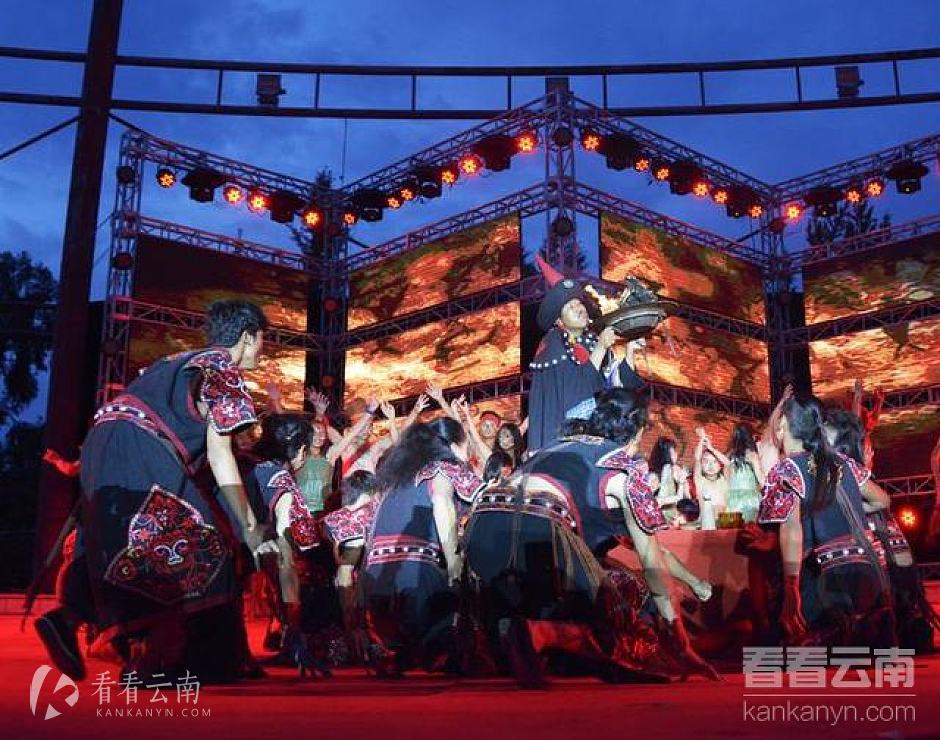 民族村火把节表演