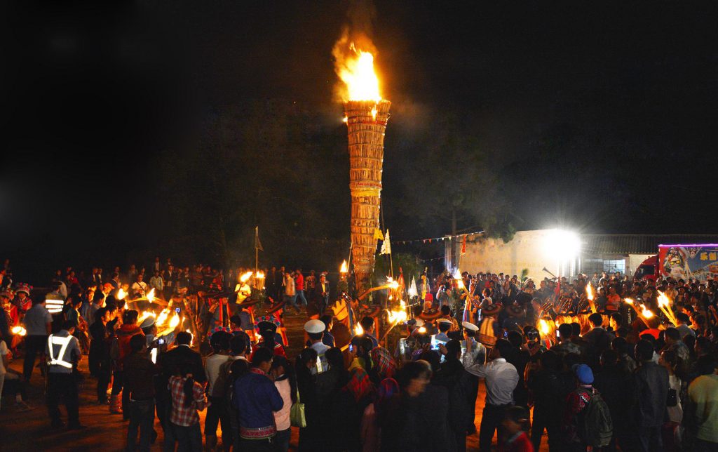 楚雄州上周末接待近20万人次游客 今天火把节正节 更多游客涌入楚雄-看看云南