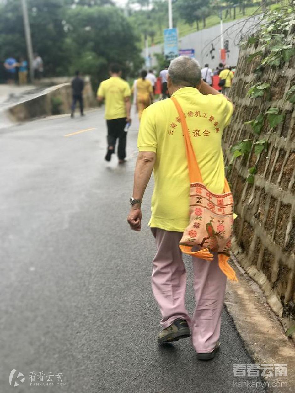 走在滇缅公路最后一公里路上的南侨机工后裔