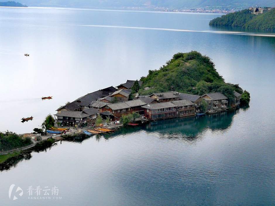 今日云南|每年高温假就往云南跑的小伙子，拍了今天的这张泸沽湖照片