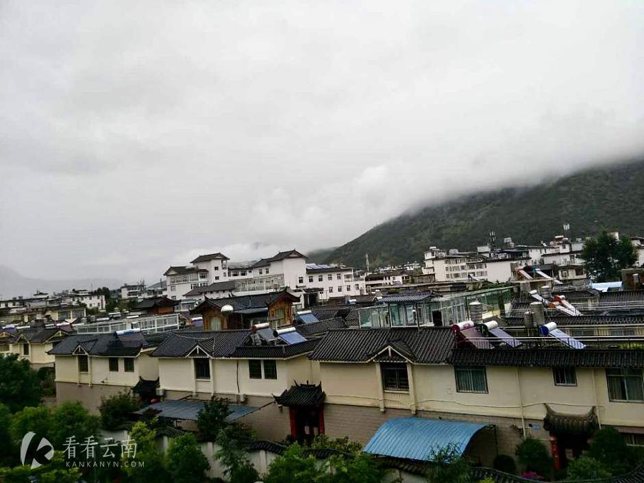 今日云南|在山脚下的丽江小区