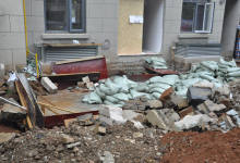 昆明某小区一楼住户大搞“圈地运动” 其他业主不干了-看看云南