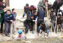 云南迪庆香格里拉一酒店旁发生墙体倒塌 1人抢救无效死亡-看看云南