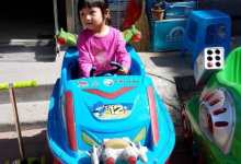 昆明街头摇摇车受宠 “三无”摇摇车隐患不少谁来管-看看云南