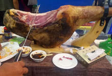 来高原特色农业馆，吃一片生宣威火腿，喝一杯鲜橄榄汁-看看云南