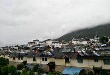 今日云南|在山脚下的丽江小区-看看云南
