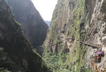 今日云南|悬崖峭壁上的玻璃栈道-看看云南