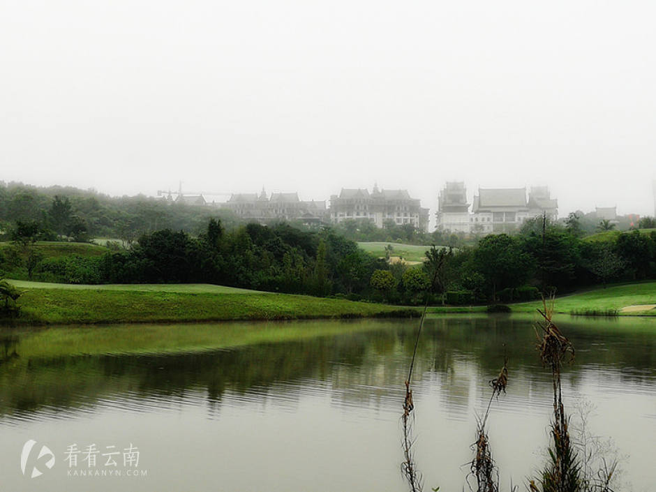 今日云南|雾绕小城勐巴拉
