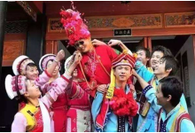 结婚要掐新娘，结婚后有三天时间可以找旧情人，这是哪儿的婚俗？-看看云南