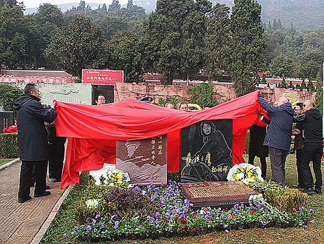 首颗氢弹投掷英雄为云南彝族！今天，其纪念碑在昆明金宝山揭碑-看看云南