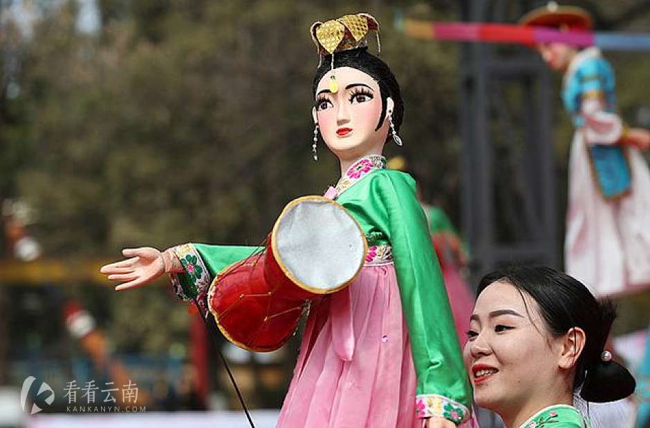 4万人涌入圆通动物园赏花看“非遗”