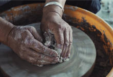 烧“假瓷货”成了云南非遗传承人，中国只有他了！-看看云南