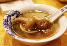 昆明这家老字号，用汽锅鸡烹饪出云南人最爱吃的野生菌！-看看云南