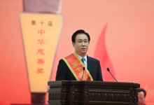 连续八年荣获“中国慈善奖” 许家印在人民大会堂谈慈善与感恩-看看云南