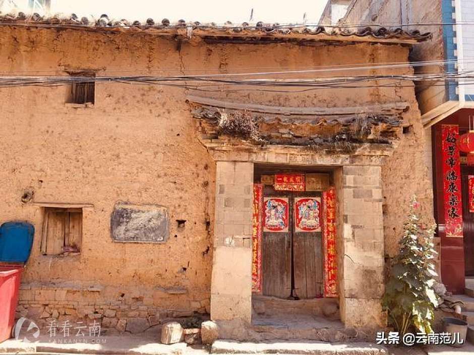 海晏村72道门民居