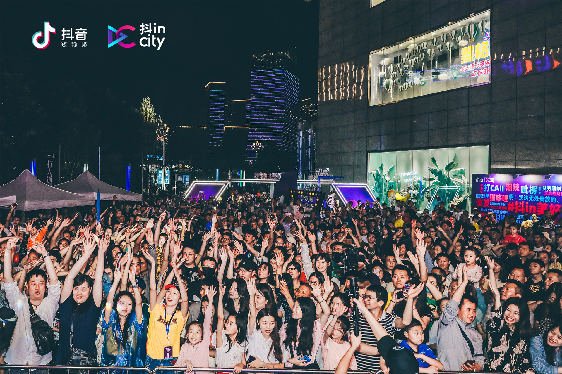 淋着暴雨蹦野迪“温吞”的昆明终于躁了-看看云南