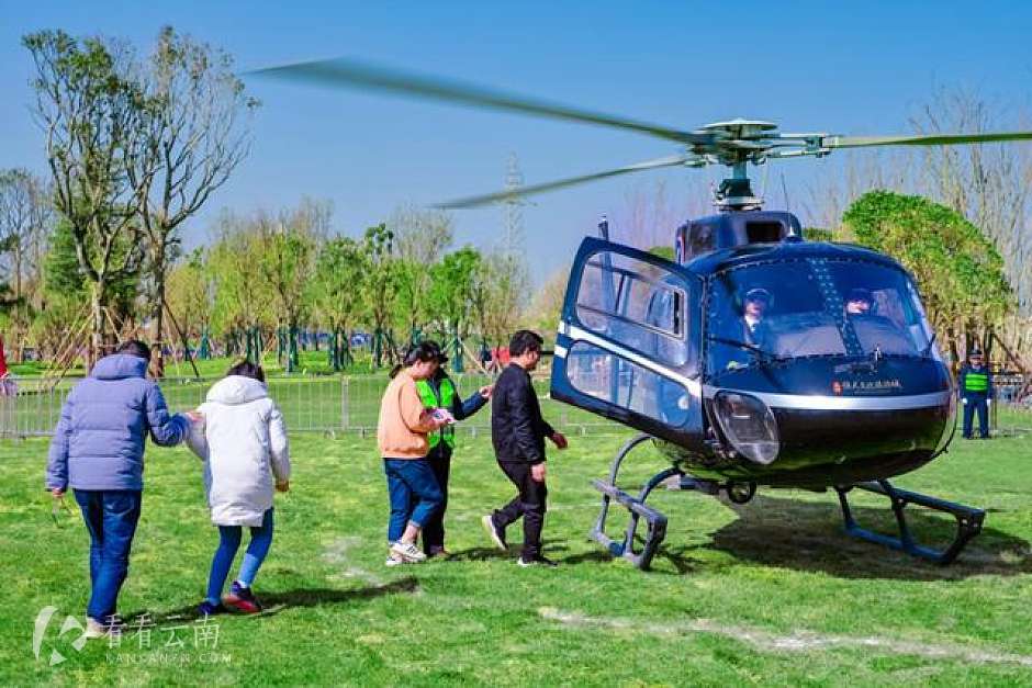 准业主们登机鸟瞰昆明恒大文化旅游城