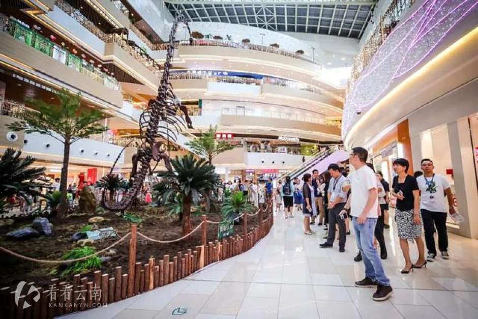 图为龙湖北京大兴天街古动物化石展