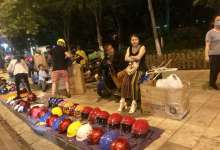 昆明头盔市场有多火爆?来金星立交桥就知道 但下月仅对摩托车严惩-看看云南