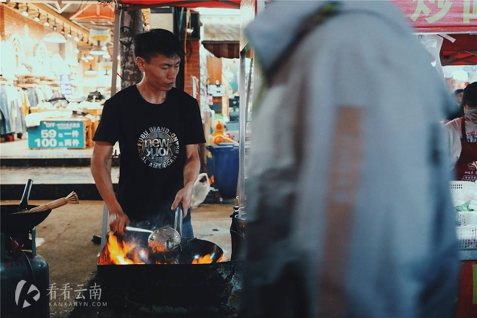 摄影 | 晚归途中路过人间烟火 这才是昆明的夜市霸主