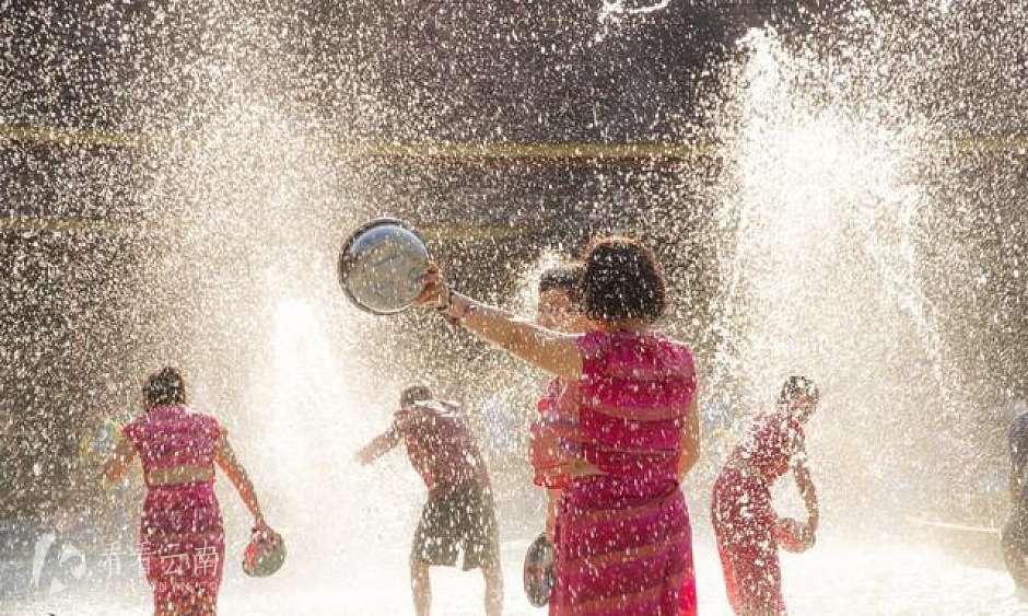 对话黄臻：唤醒西双版纳的另一面，夜市旅拍C位出道