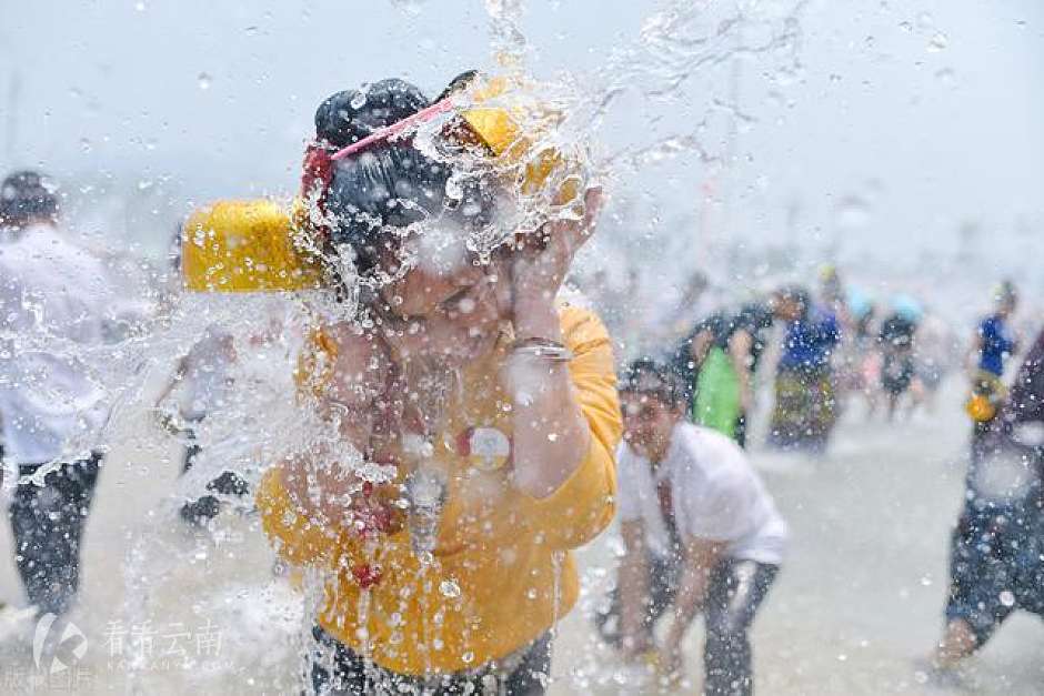 对话黄臻：唤醒西双版纳的另一面，夜市旅拍C位出道