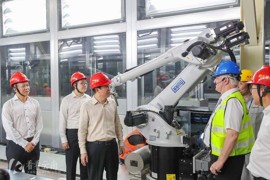 涂装车间·世界最先进的德国杜尔涂装机器人