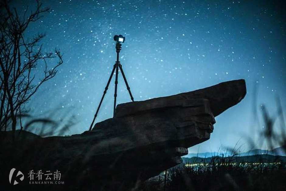 活动现场在进行延时拍摄的相机