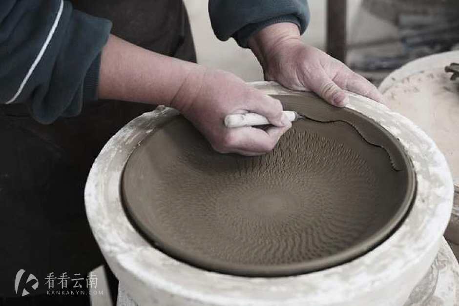 抚仙湖滇瓦紫砂制作过程实拍