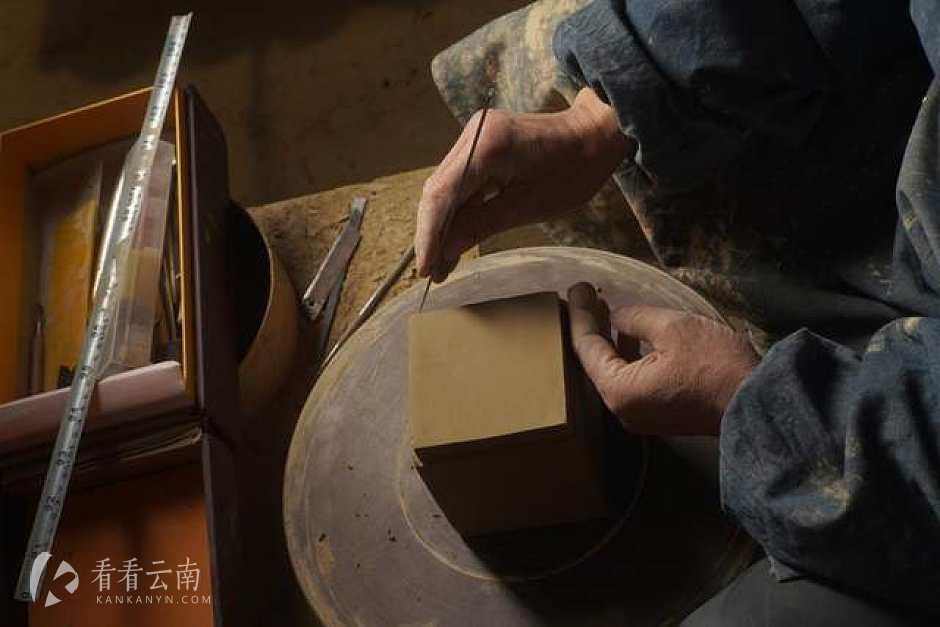 抚仙湖滇瓦紫砂制作过程实拍