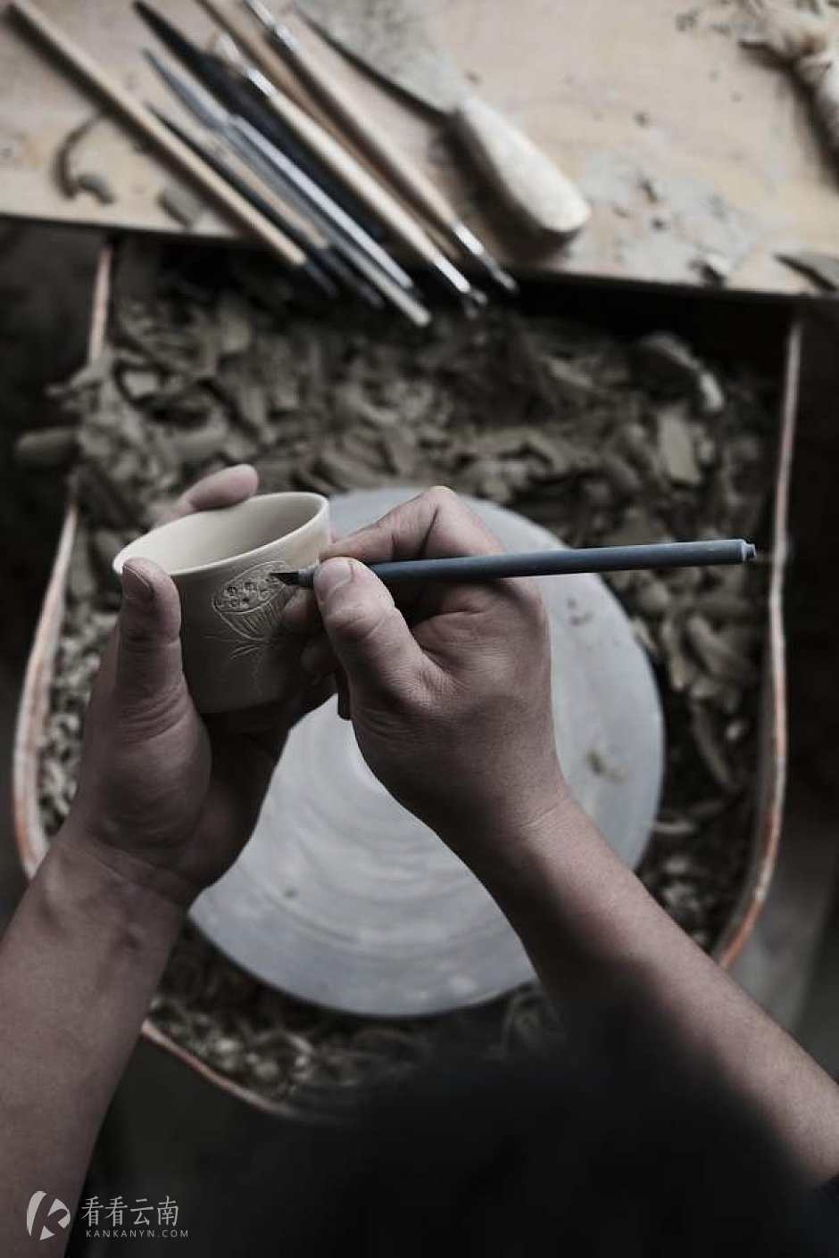 抚仙湖滇瓦紫砂制作过程实拍