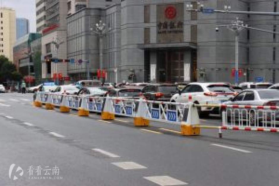 昆明北京路上的潮汐车道