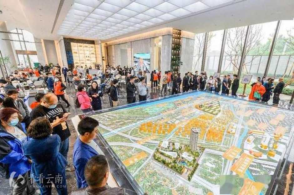 龙湖·山海原著售楼部开放现场图