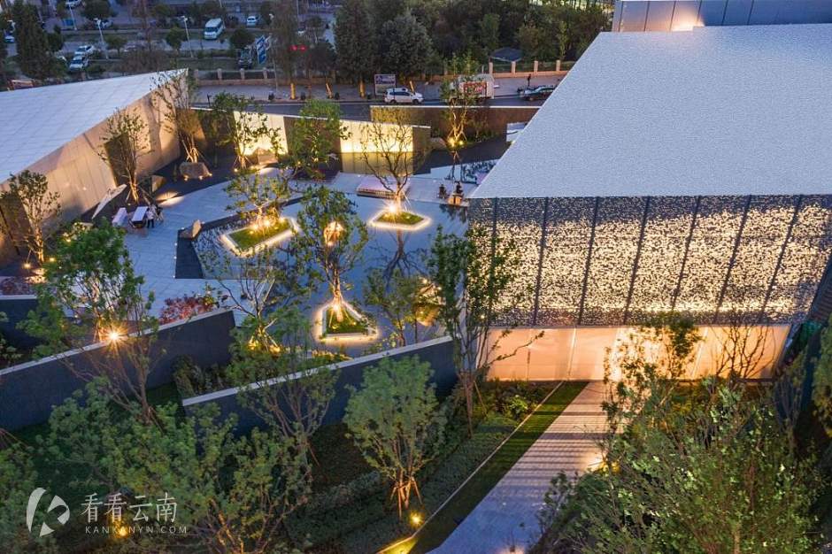 龙湖·天璞 营销中心实拍图