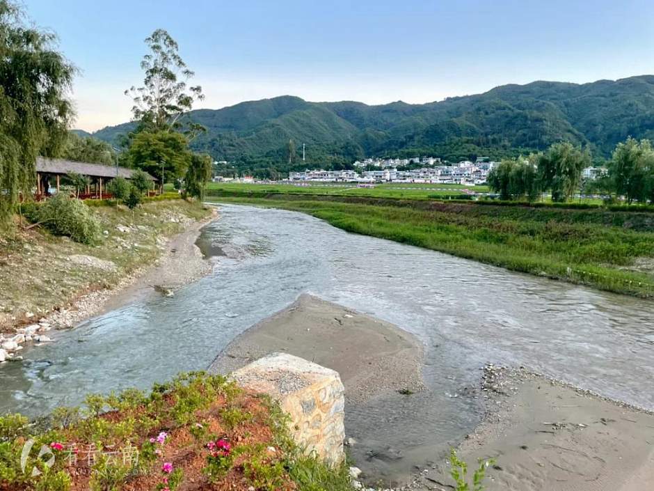 勐佑小镇两江交汇处