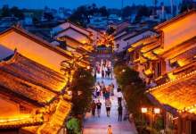 让我们十指紧扣,在巍山的青石板路上留下痕迹-看看云南