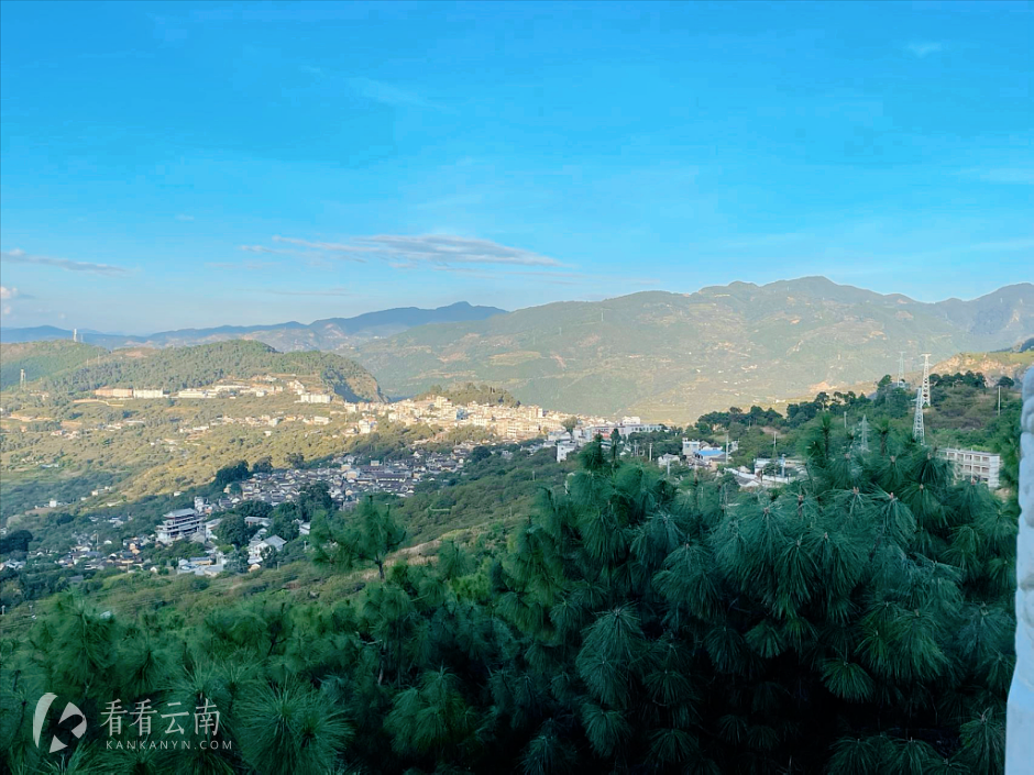 凤庆，鲁史古镇远眺实景图