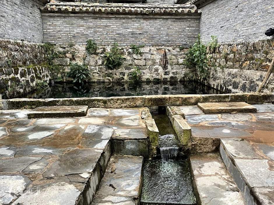 凤庆,鲁史古镇内的古井