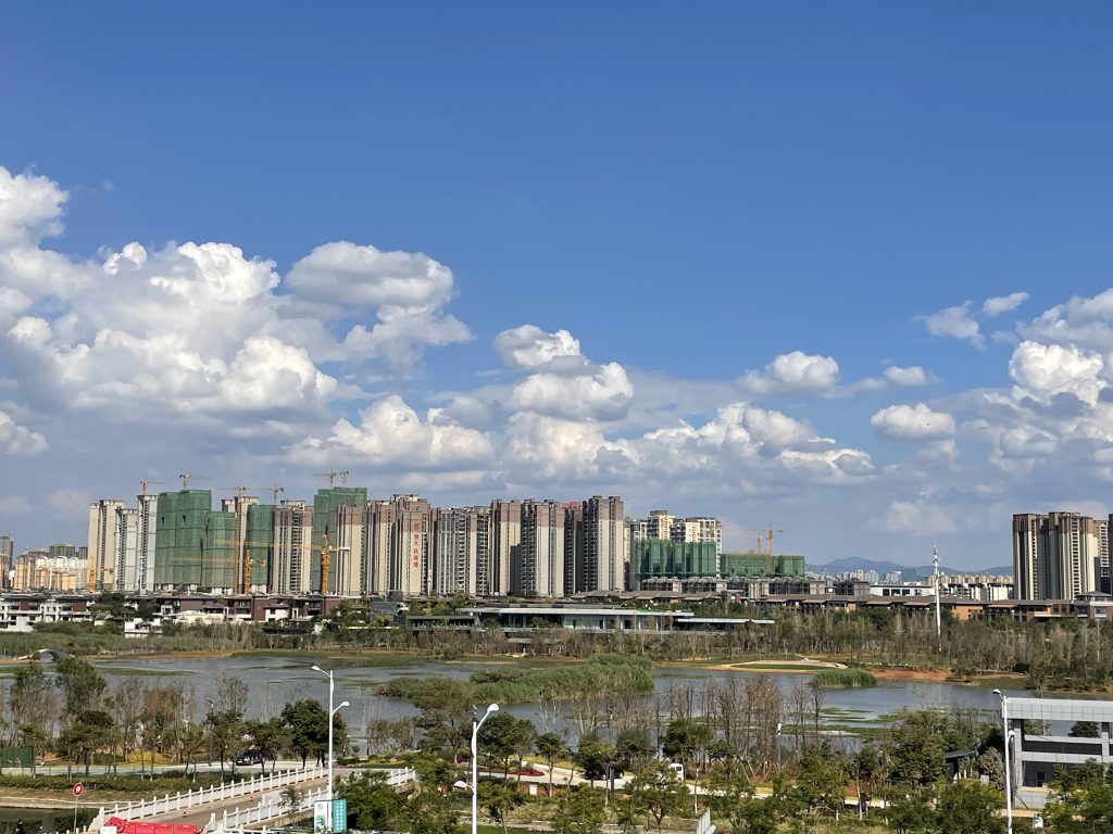 2022年官渡区房地产塌方式沦陷,商品房销售面积、投资额均腰斩-看看云南