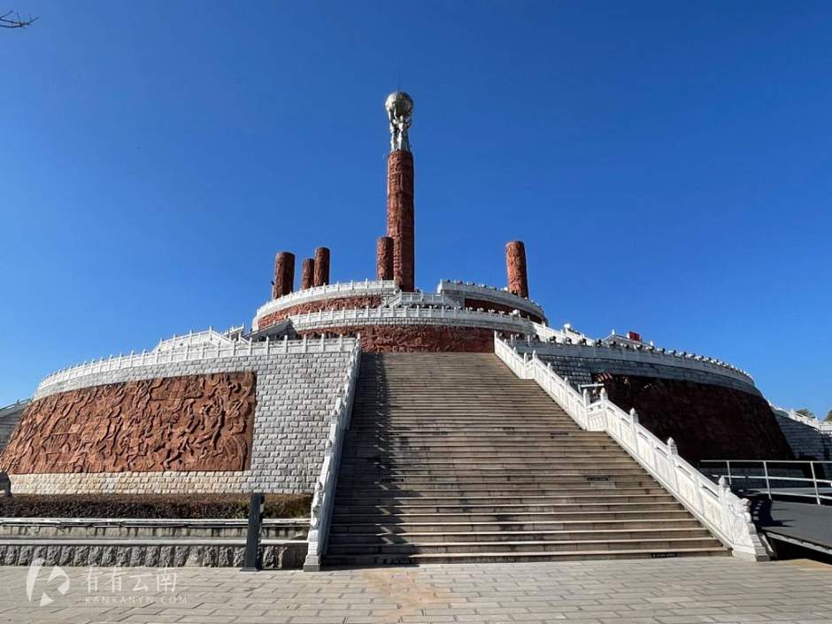 云南楚雄，彝族十月太阳历广场的观象台实景