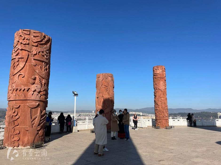 云南楚雄，彝族十月太阳历广场的观象台