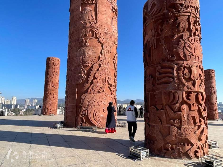 云南楚雄，彝族十月太阳历广场的观象台实景