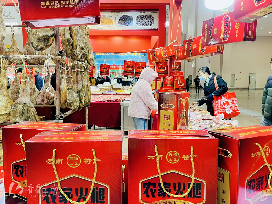 第十六届中国昆明新春购物博览会暨“一刻钟便民生活节”现场图